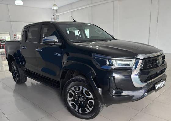 TOYOTA HILUX 2.8 D-4D TURBO DIESEL CD SR 4X4 AUTOMÁTICO